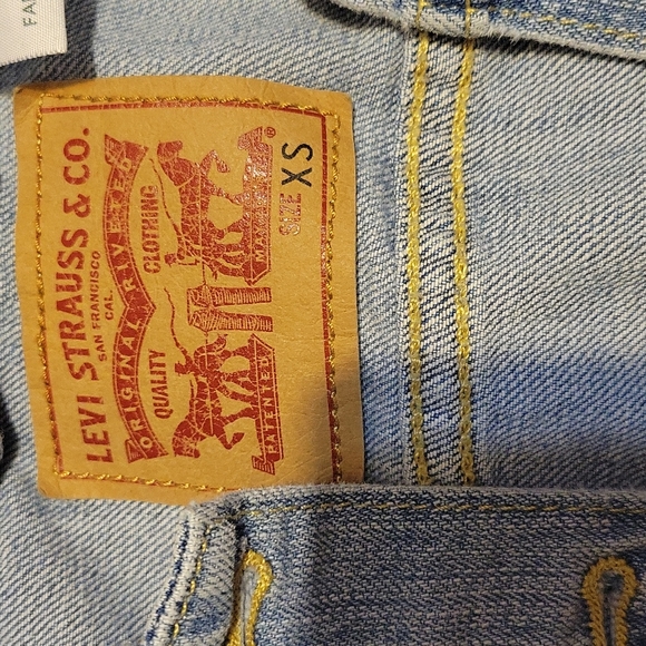 Levi's jean jacket - Picture 2 of 4